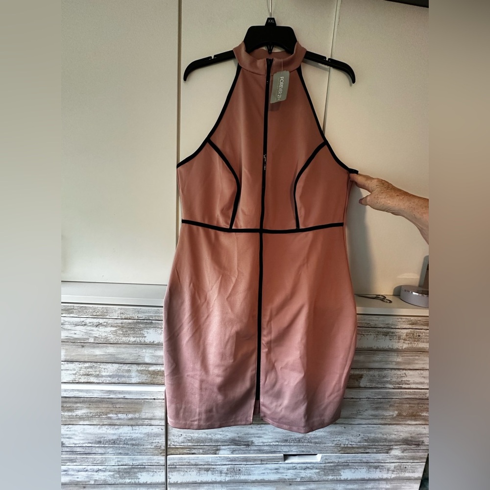 👗 NWT Forever 21+ Pink Bodycon Dress 1X Black Trim Zip